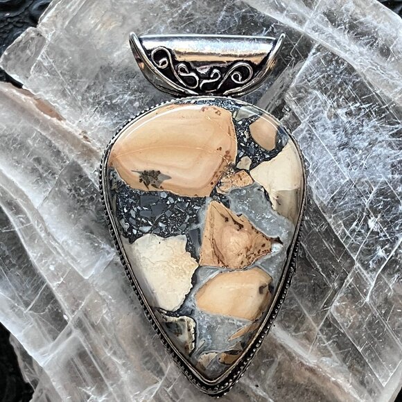 Maligano Jasper Crystal Stone Jewelry Pendant - Picture 1 of 7